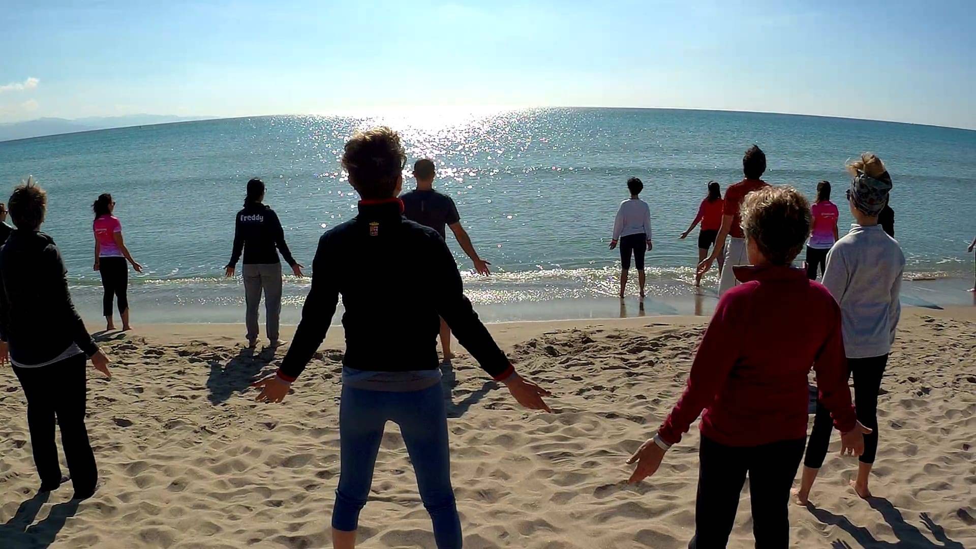 MYNE - Blue Mind, sessione in spiaggia di MinfulYoga in acqua